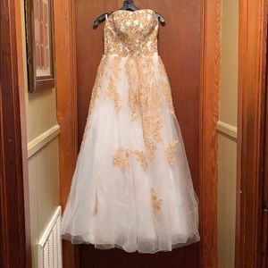 Gorgeous Down trimmed in gold size 8